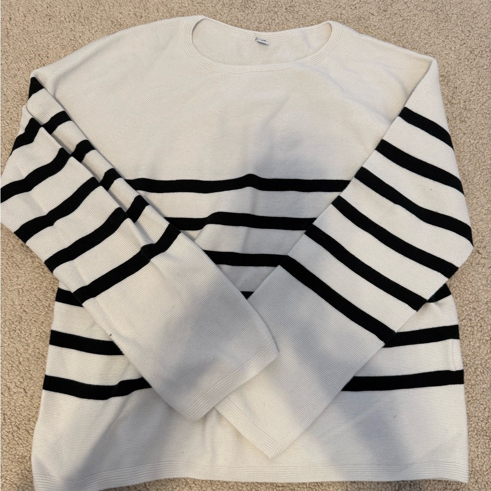 Uniqlo 3D knit sweater SZ M